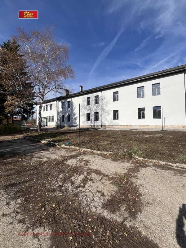 Дава под наем пром. помещение, гр. брезник, област перник