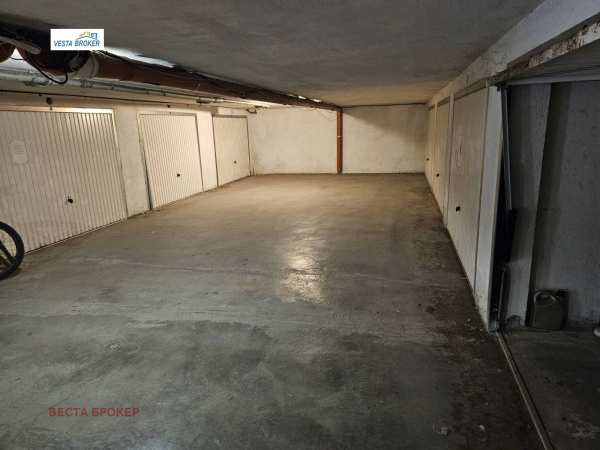 Дава под наем гараж, паркомясто, гр. кърджали, център