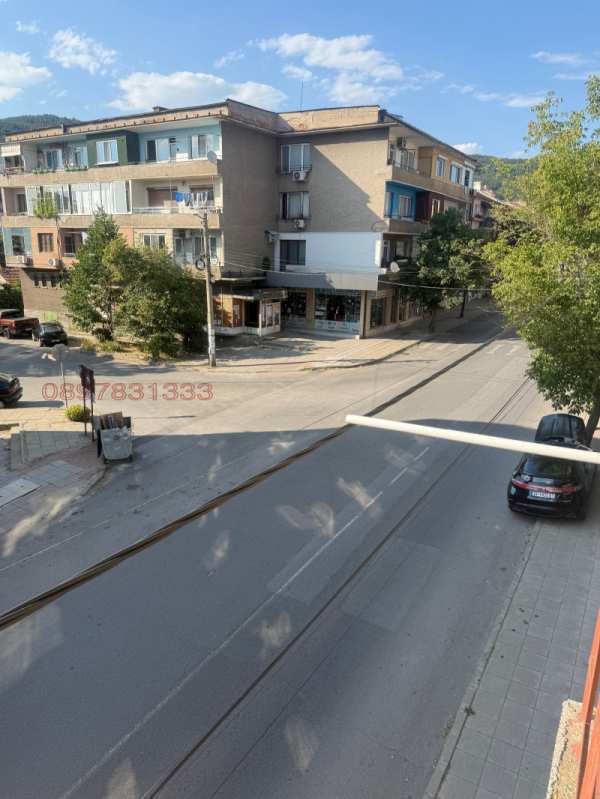 Дава под наем  4-стаен гр. Дупница, област Кюстендил
      120 кв.м