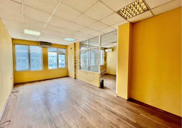 Дава под наем офис, гр. русе, широк център