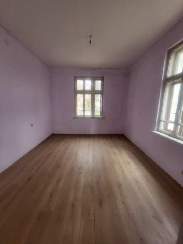 Дава под наем склад, гр. плевен, идеален център