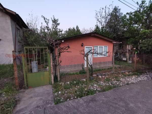 Дава под наем къща, с. лютиброд, област враца