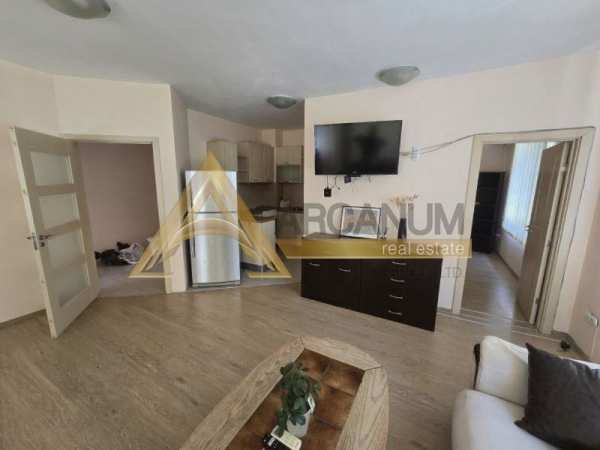 Дава под наем  многостаен град Варна, к.к. Св.Св. Константин и Елена
      122 кв.м