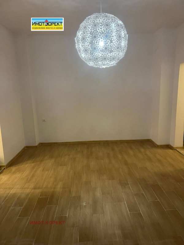 Дава под наем офис, гр. пазарджик, идеален център