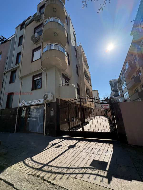 Дава под наем магазин, гр. бургас, център