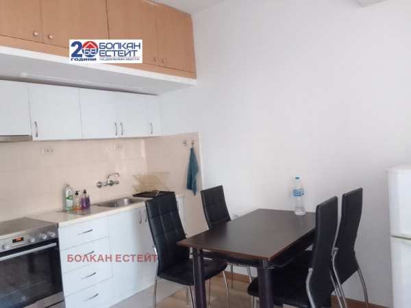 Дава под наем 4-стаен, гр. велико търново, център