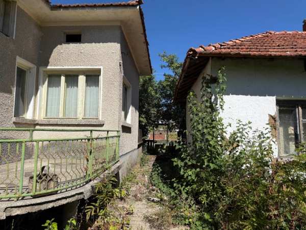 Продава къща, с. медковец, област монтана