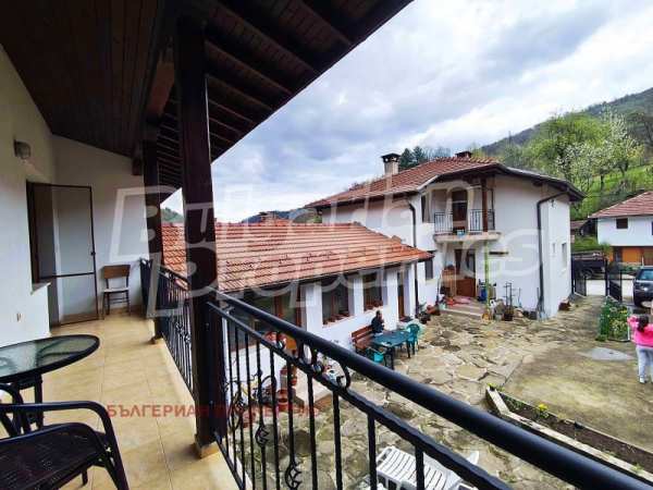 Продава хотел, с. балканец, област ловеч