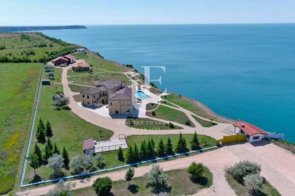 Продава  къща гр. Каварна, област Добрич
      2600 кв.м