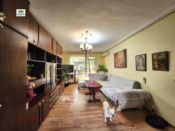 Продава 3-стаен, гр. пазарджик, център