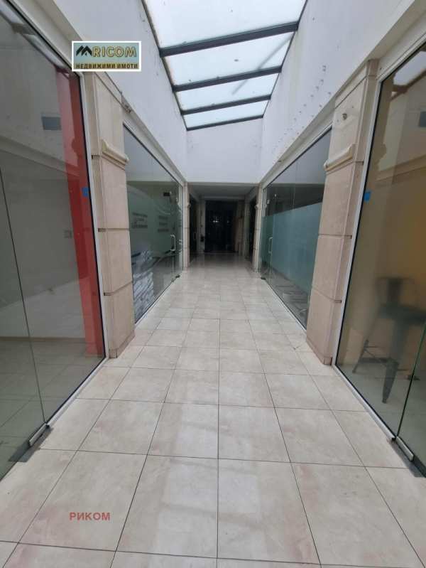 Продава  офис град Плевен, Идеален център
      30 кв.м