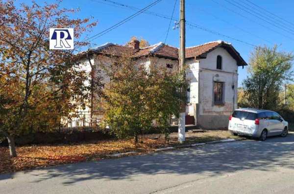 Продава  къща с. Писарово, област Плевен
      250 кв.м