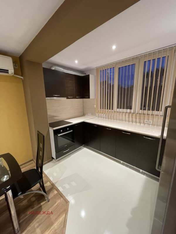 Продава 4-стаен, гр. плевен, широк център