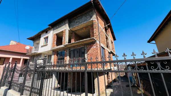 Продава къща, гр. вършец, област монтана