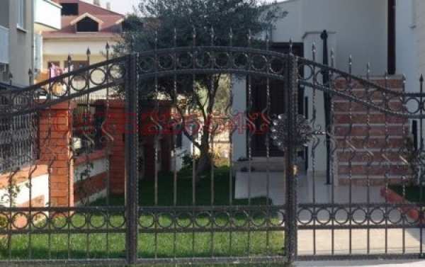 Продава къща, гр. ловеч, широк център