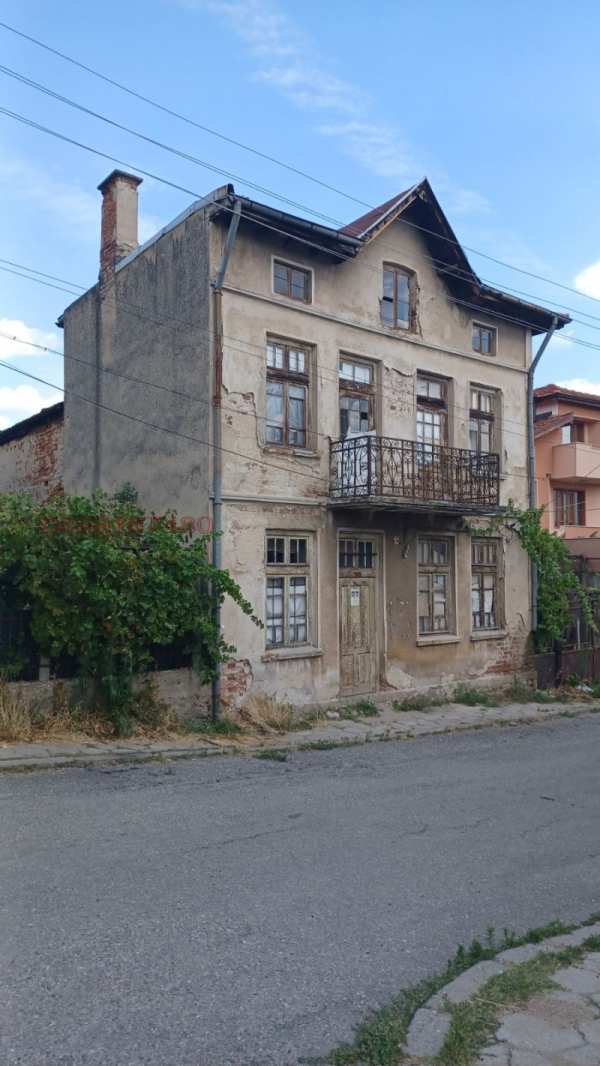 Продава къща, гр. кочериново, област кюстендил