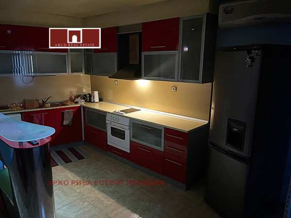 Продава 3-стаен, гр. пазарджик, център