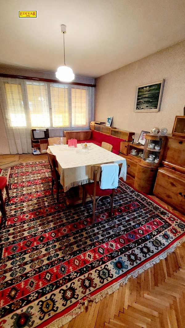 Продава 4-стаен, гр. добрич, център