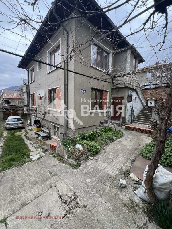 Продава етаж от къща, гр. карлово, област пловдив