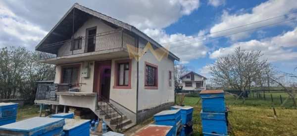 Продава  къща с. Ветрино, област Варна
      100 кв.м