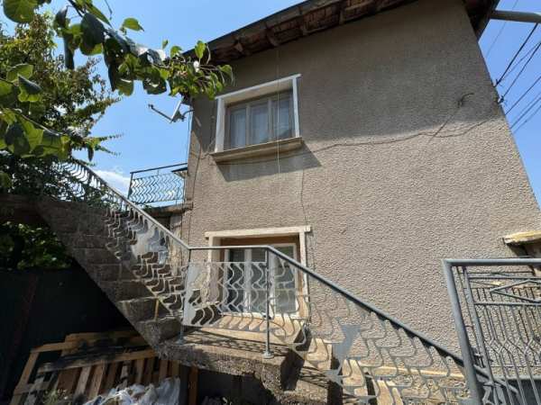 Продава  етаж от къща град Монтана, Мала Кутловица
      70 кв.м