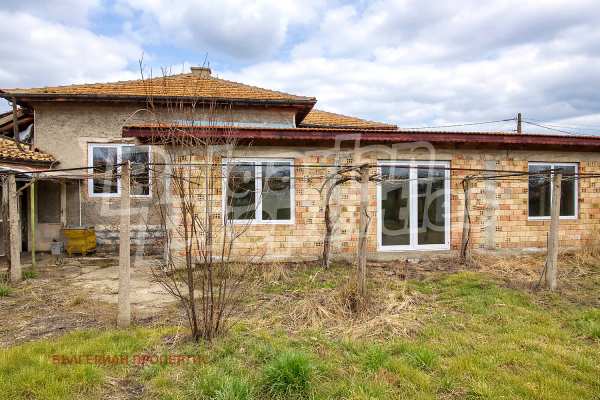 Продава къща, с. мараш, област шумен