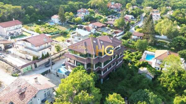 Продава  хотел гр. Балчик, област Добрич
      1200 кв.м