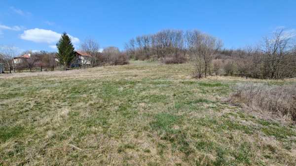 Продава парцел, с. копаница, област перник