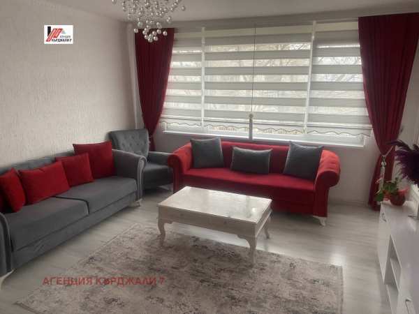 Продава 3-стаен, гр. кърджали, възрожденци