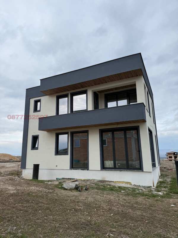 Продава къща, гр. божурище, област софия област