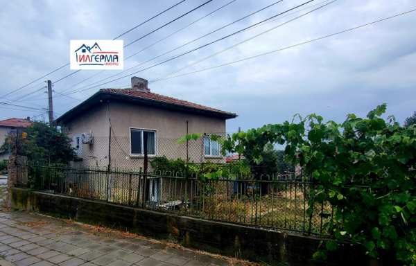 Продава  къща гр. Брезник, област Перник
      136 кв.м
