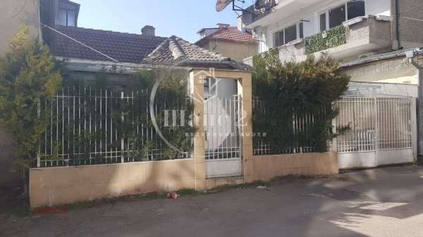 Продава къща, гр. добрич, център