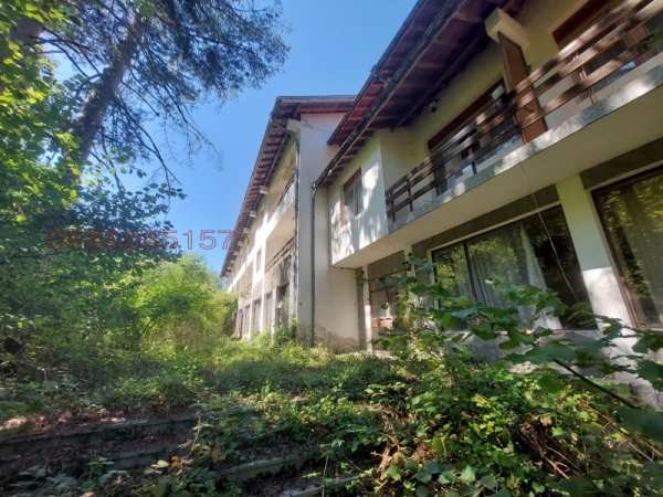 Продава хотел, с. мишеморков хан, област велико търново