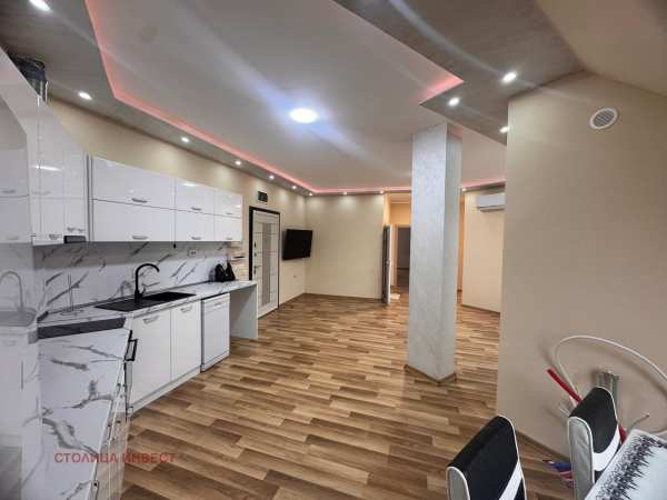 Продава 4-стаен, гр. русе, широк център