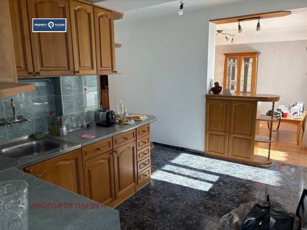 Продава 4-стаен, гр. плевен, широк център
