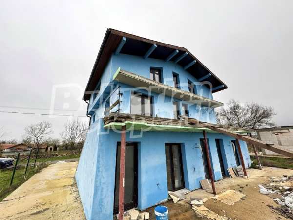 Продава  къща с. Неофит Рилски, област Варна
      324 кв.м