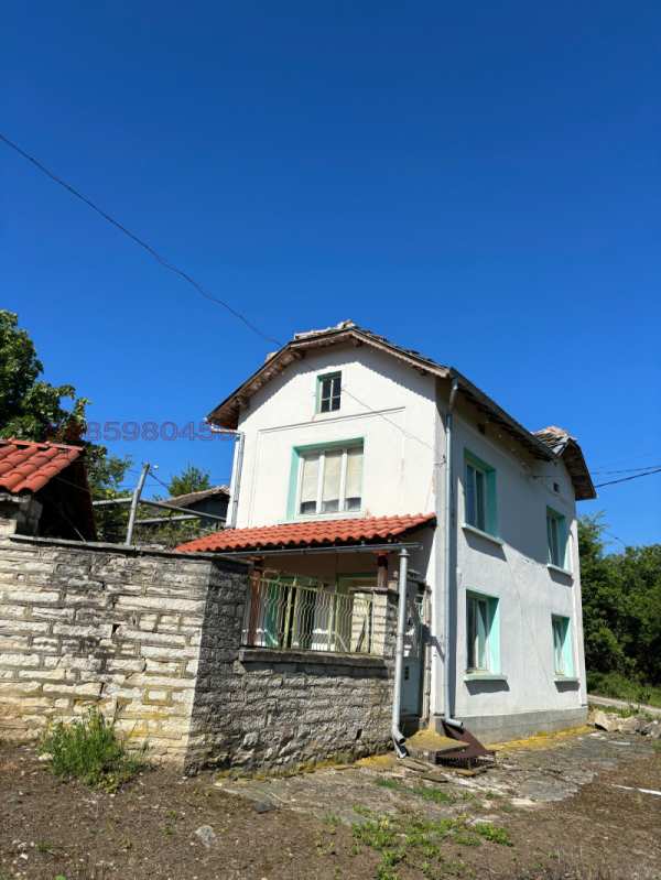Продава  къща с. Драгана, област Ловеч
      112 кв.м