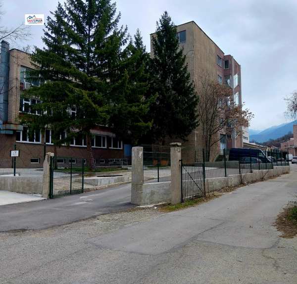 Продава бизнес имот, гр. дупница, област кюстендил