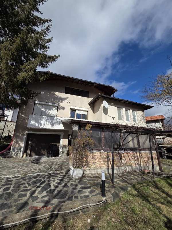 Продава къща, гр. перник, център