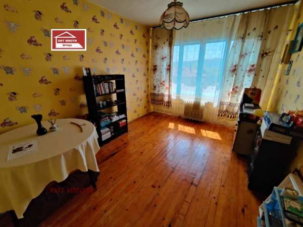 Продава 4-стаен, гр. мездра, област враца