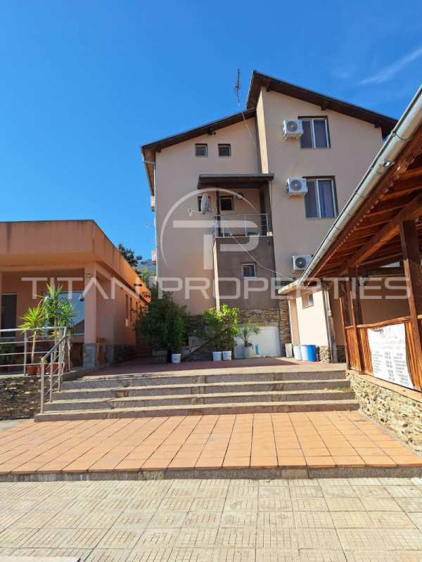 Продава  хотел с. Червен, област Пловдив
      390 кв.м