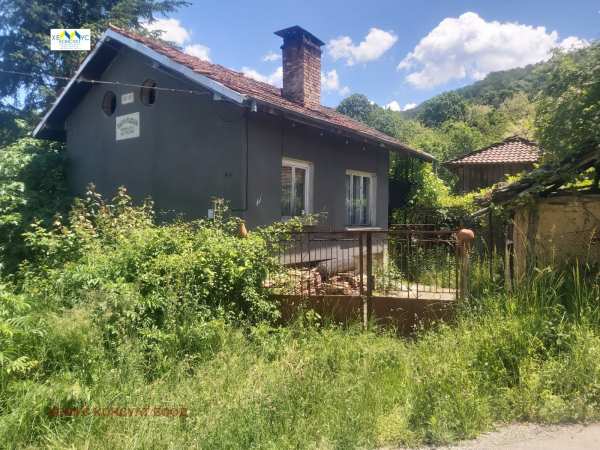 Продава къща, гр. троян, област ловеч