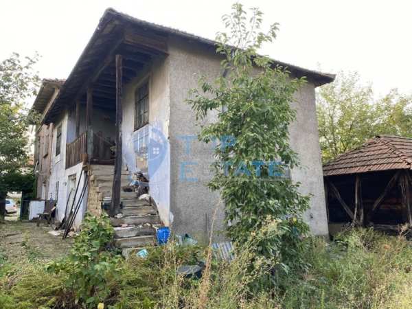 Продава  къща с. Ново село, област Велико Търново
      150 кв.м