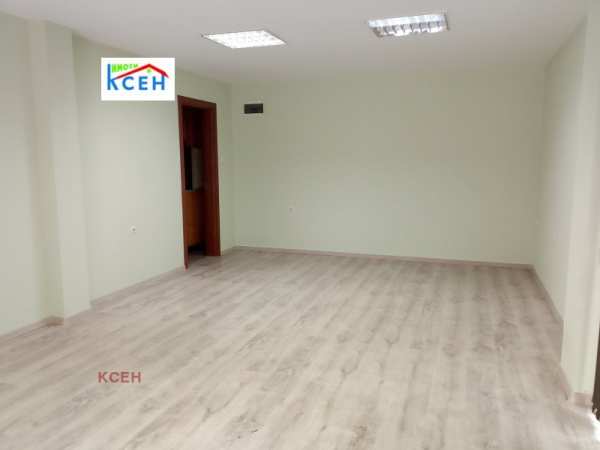 Продава  офис град Търговище, Център
      44 кв.м