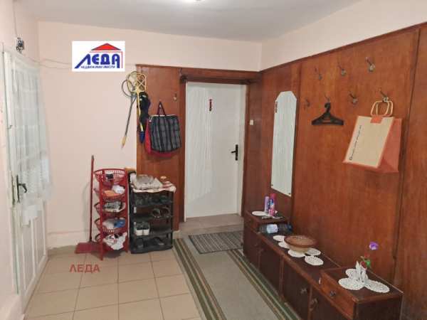 Продава етаж от къща, гр. плевен, 9-ти квартал