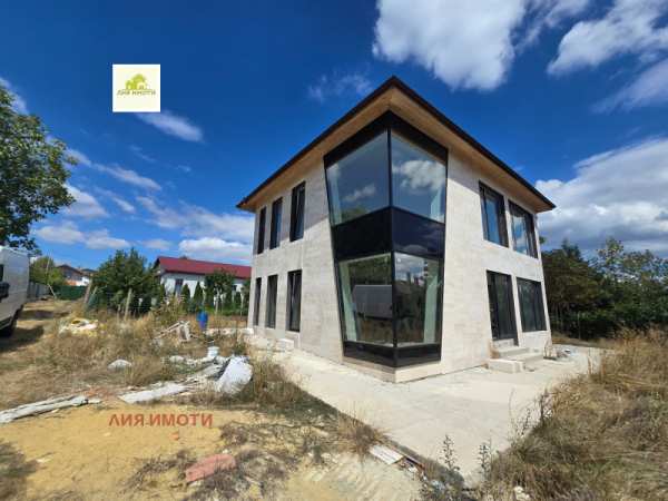Продава къща, с. здравец, област варна