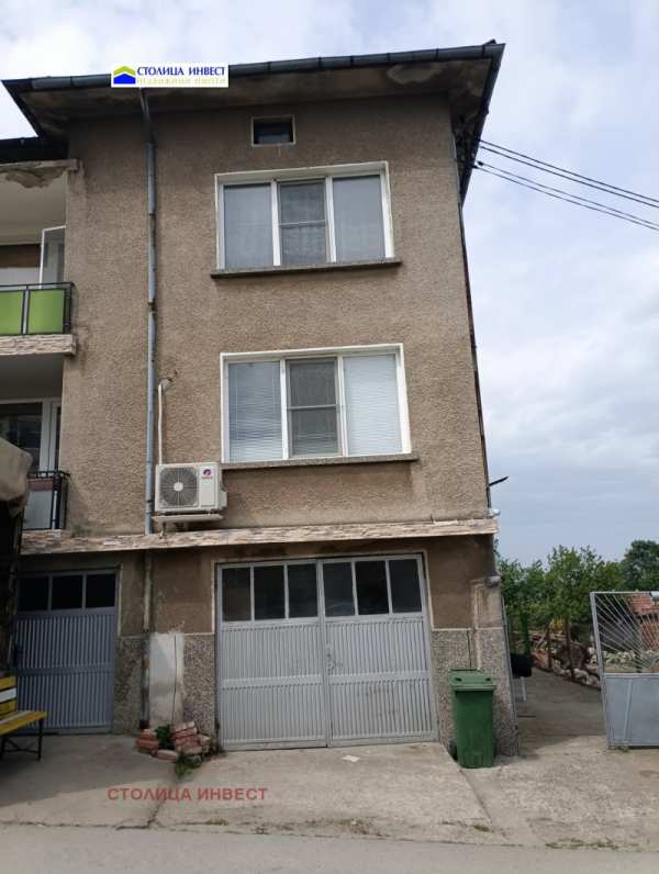 Продава етаж от къща, гр. две могили, област русе