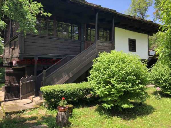 Продава  къща с. Боженците, област Габрово
      180 кв.м