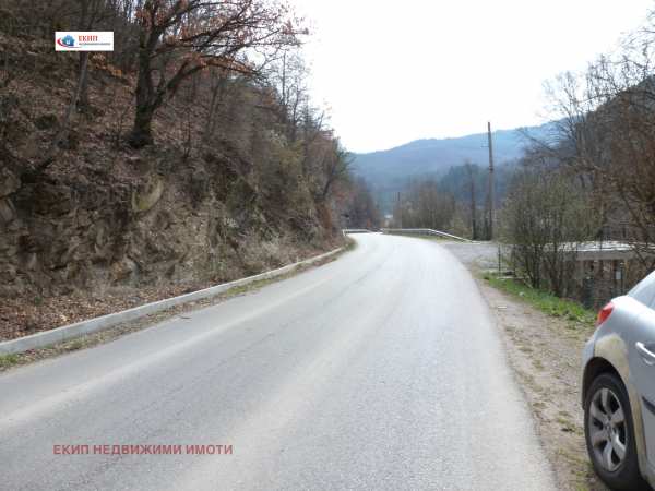 Продава къща, гр. своге, област софия област