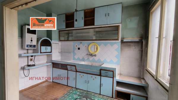 Продава 4-стаен, гр. пазарджик, идеален център